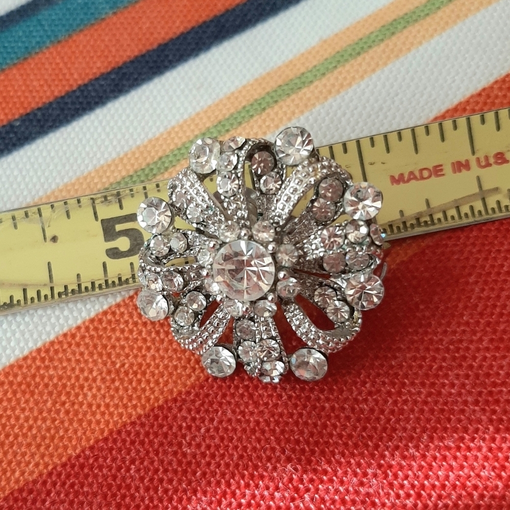 VTG CRYSTAL GLASS CLIP ON EARRINGS - Picture 6 of 6